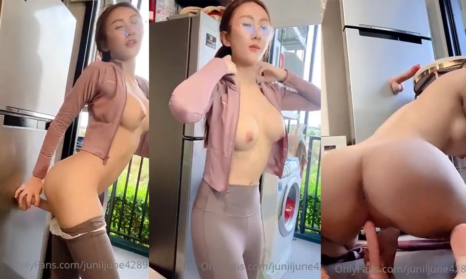 คลิปหลุด Onlyfans juniijune น้องจูนคนสวย ไลฟ์สดยั่วกระแทก เอาดิลโด้มาอมยั่วๆ ก่อนจะเอาแย่หีโชว์