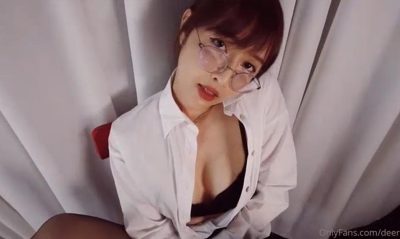 คลิปหลุดOnlyfans deerlong เสร็จคาหี น้องกวางรับบทเป็นสาวออฟฟิศ หี ช่วยตัวเองโชว์เอาควยปลอมยัดหีก่อนแฟนเพื่อนเดินมาเย้ดเลยจับซอยหีแทงหีรัวครางเสียงใสลั่นเสียวมากจนทนไม่ไหวน้ำเสร็จคาหี